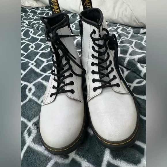 Dr martens boots.  Size 3 !!!  Hard to find size ! - Picture 4 of 9